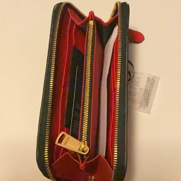 Moschino Logo Pebble Leather Zip-Around Long Wallet - Picture 8 of 9